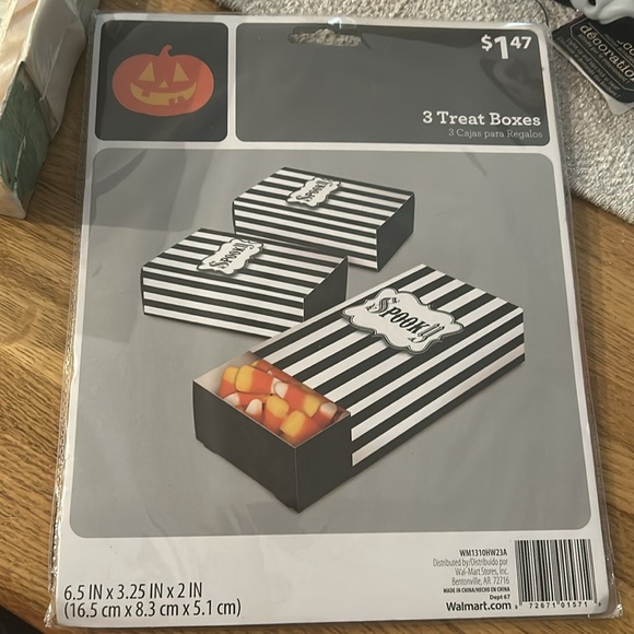 Halloween party 🎃👻 kitschy decor - assortment of 12 items - NWT - Picture 9 of 14